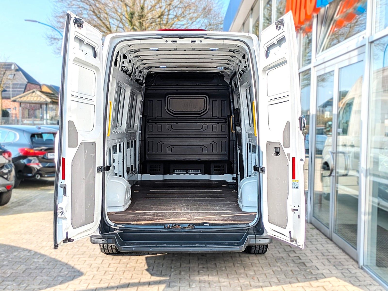 Fahrzeugabbildung Volkswagen Crafter Kasten AUT. L4H2 KLIMA SITZHZG ACC NAVI