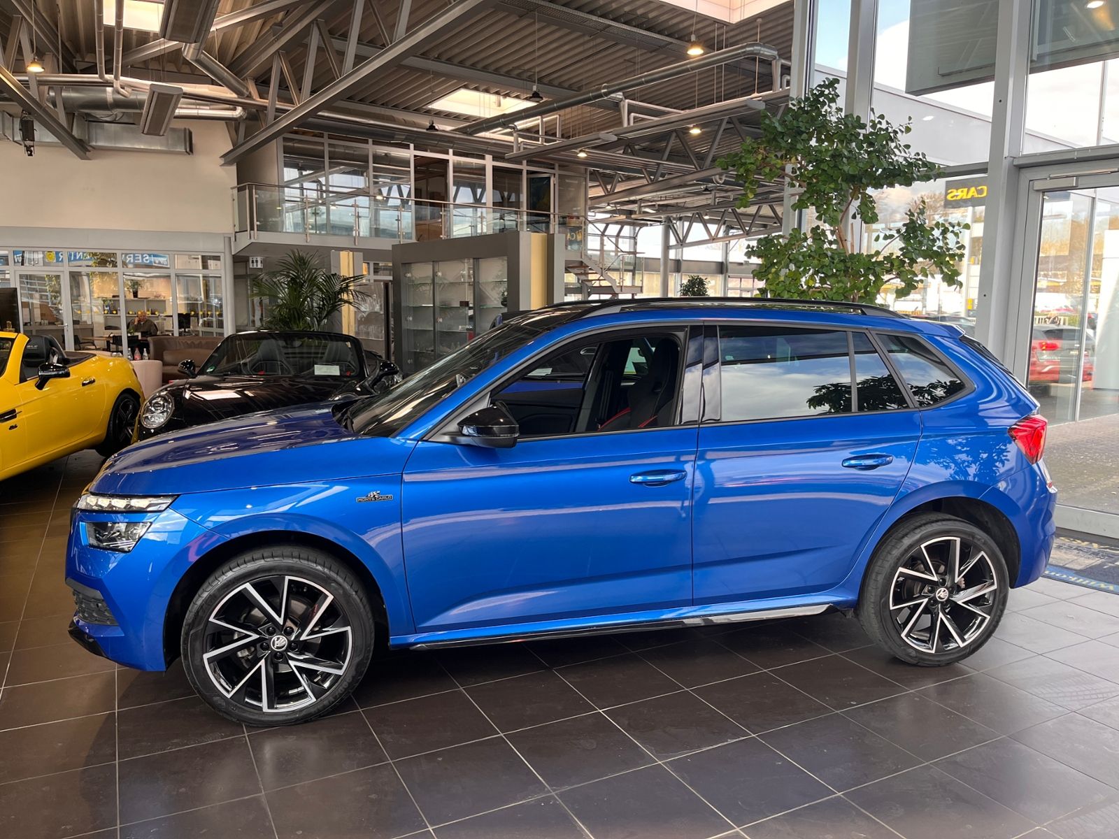 Fahrzeugabbildung SKODA Kamiq Monte Carlo AHK PANO ACC LED