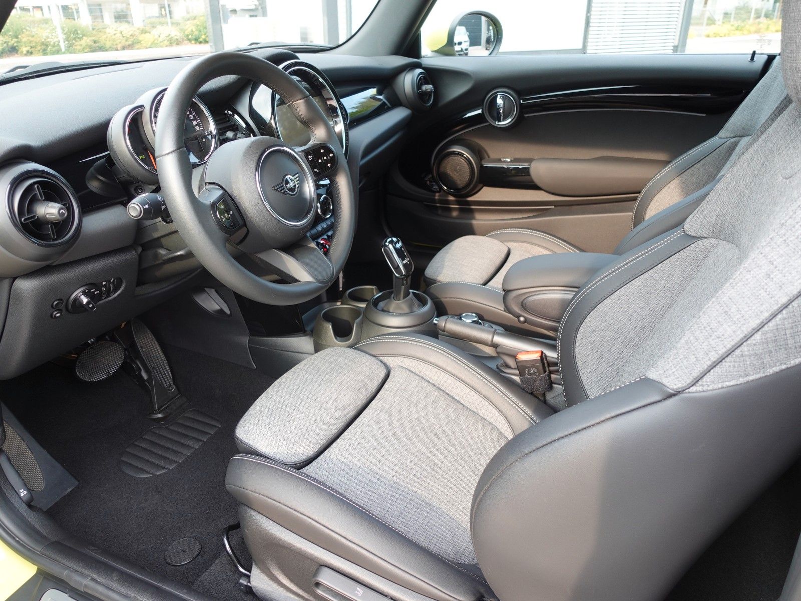 Fahrzeugabbildung MINI Cooper Cabrio Aut. I.Hd Navi CarPlay ZestyYellow