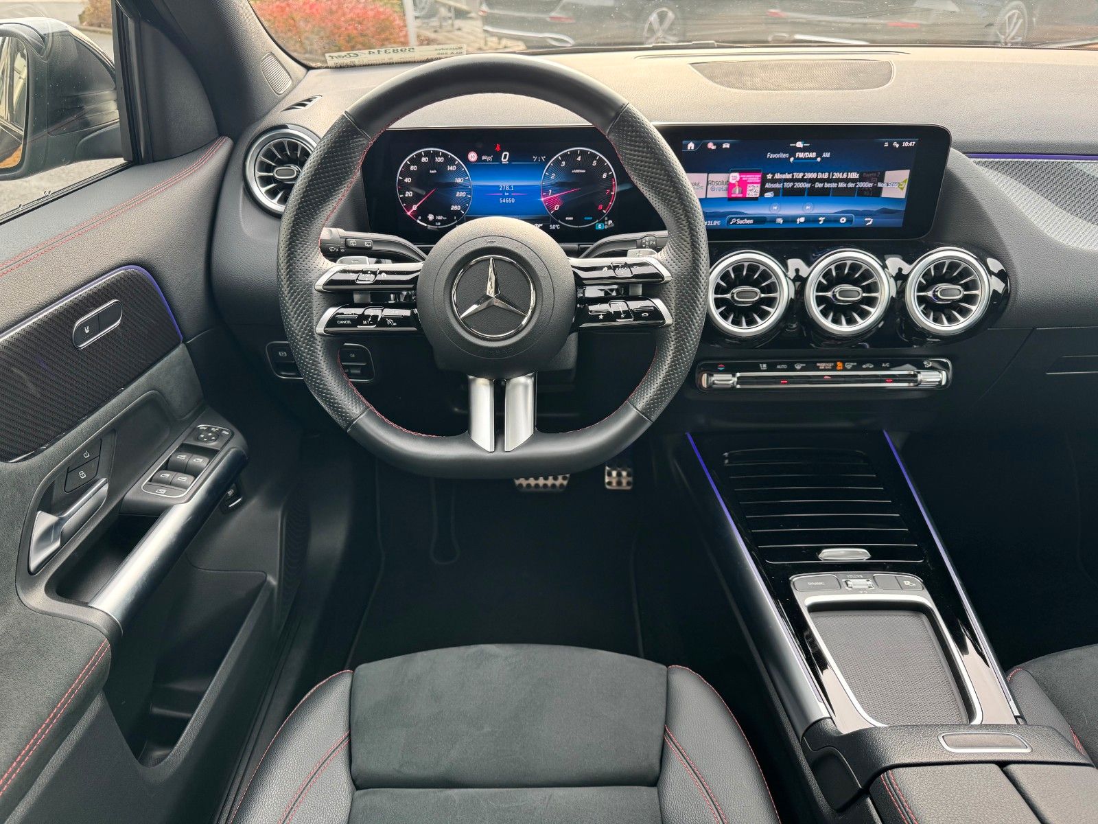 Fahrzeugabbildung Mercedes-Benz GLA 200 AMG+Pano+Distr+Ambiente+Multibeam+