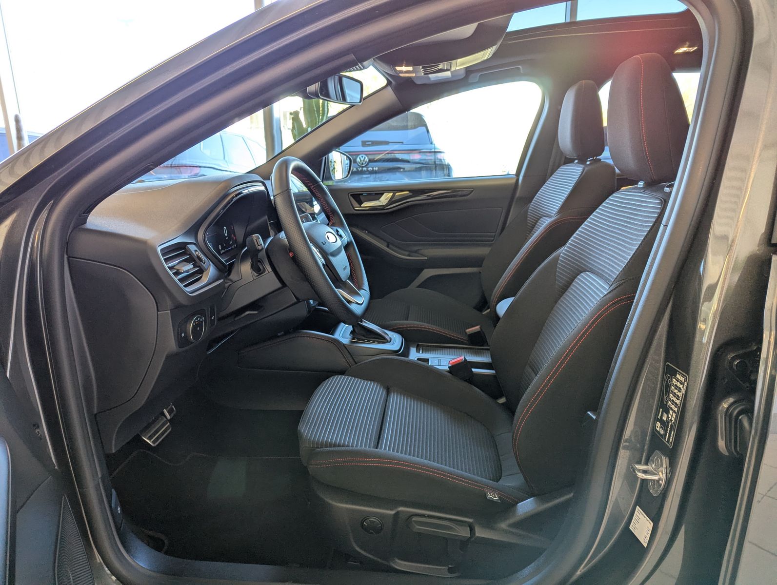 Fahrzeugabbildung Ford Focus 1.0 ST-Line X Styling Matrix B&O Pano 18"