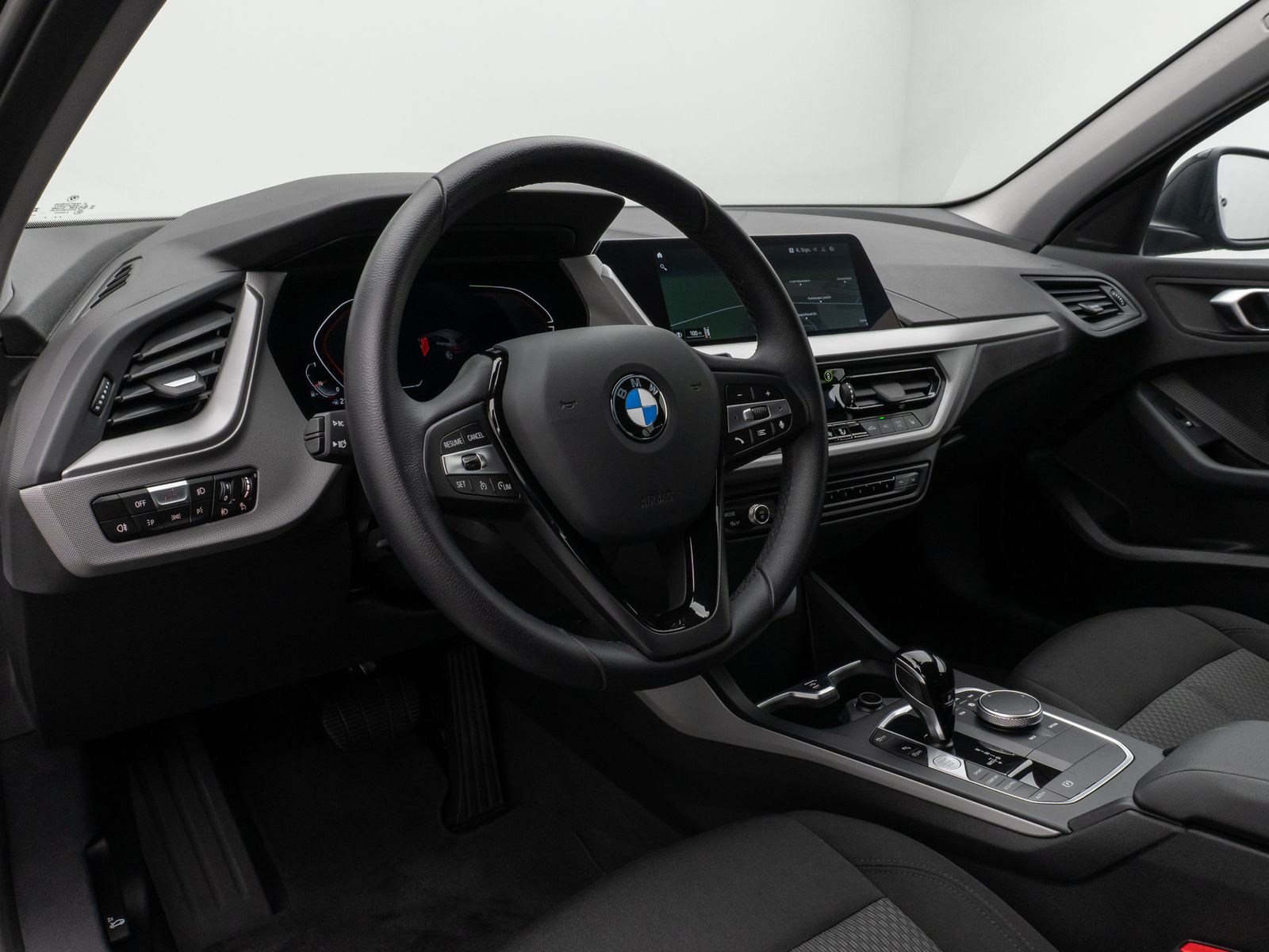 Fahrzeugabbildung BMW 118i Kamera DAB CockPitPro Geschwindigkeitsr LED