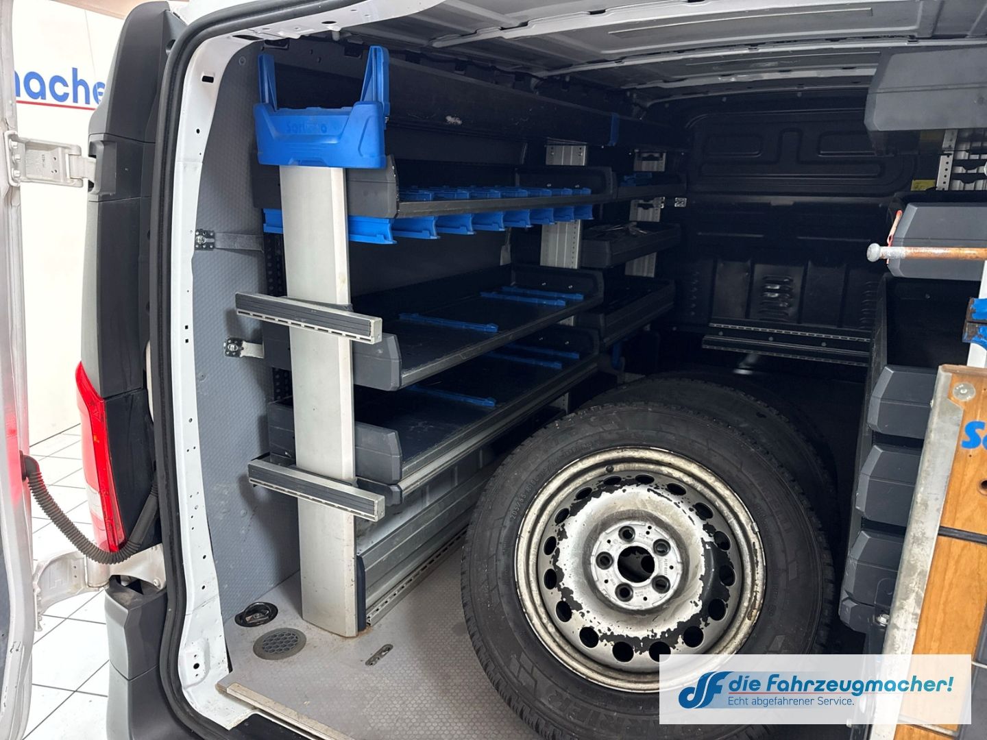 Fahrzeugabbildung Mercedes-Benz Vito Kasten 114 CDI BT RWD extralang AHK Parkle