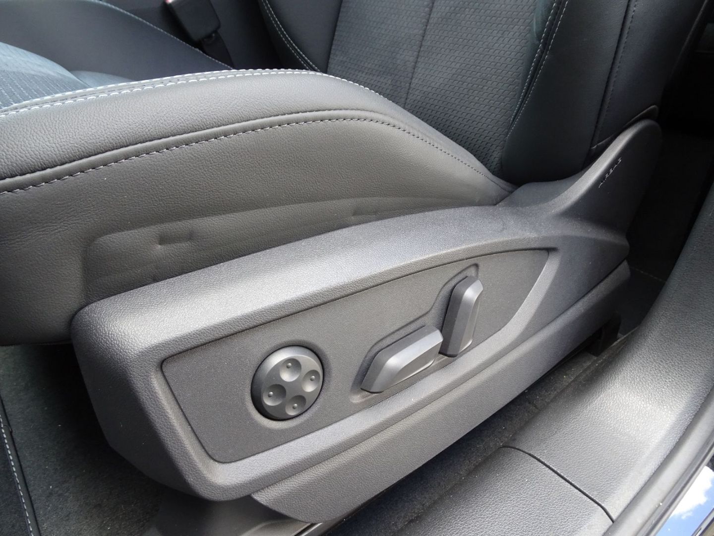 Q5 40 Sportback 2.0 TDI quattro S line ACC AHK