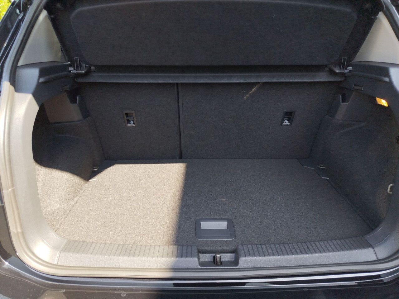 Fahrzeugabbildung Volkswagen T-Cross Life 1.0 B 085 TSIM6F, Navigation
