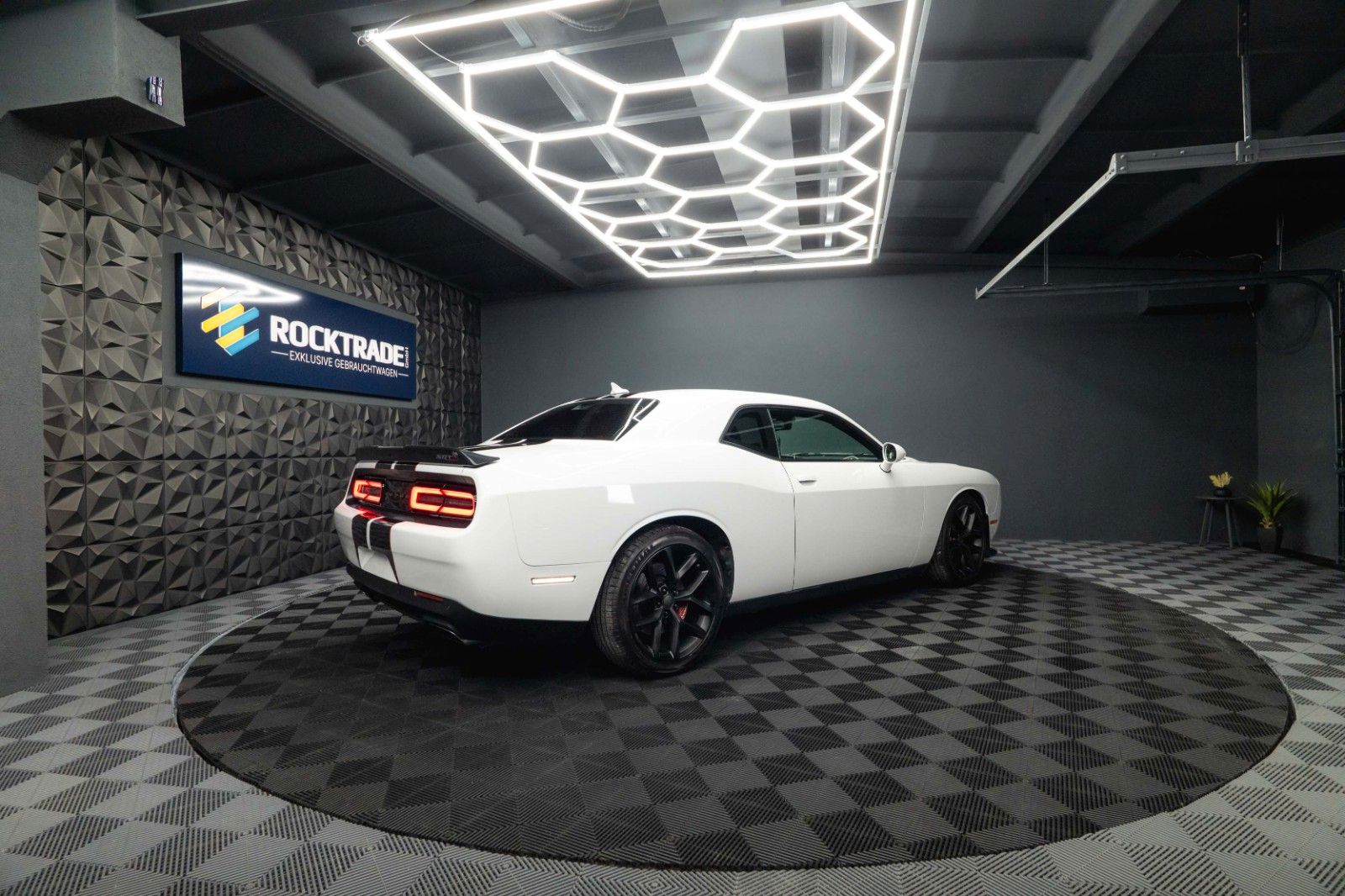 Fahrzeugabbildung Dodge Challenger 6.4 V8 SRT 392 R/T SCAT PACK LineLock