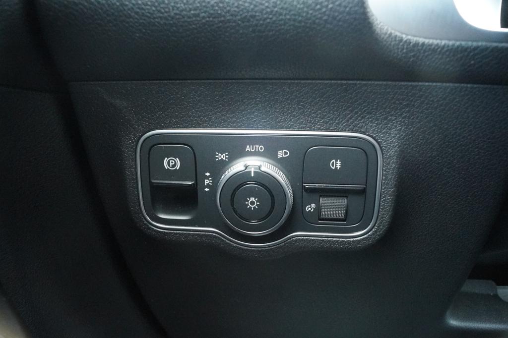 Mercedes-Benz GLB 220