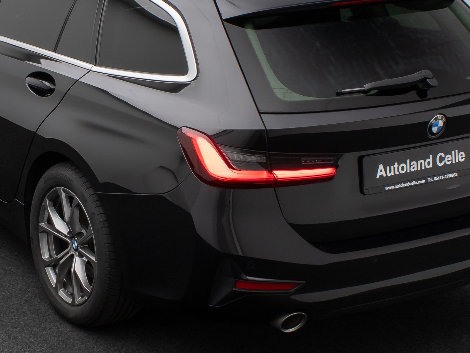 Fahrzeugabbildung BMW 320d SportLine Panorama DAB HiFi Stop&Go Komfort