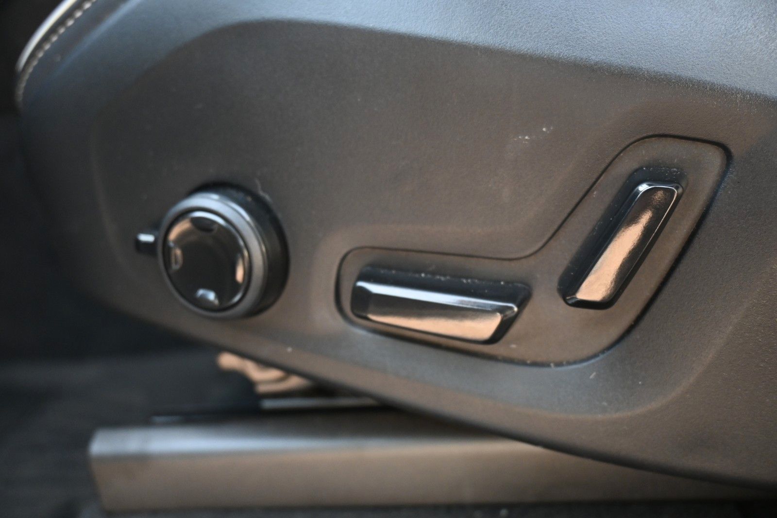 Fahrzeugabbildung Volvo XC90 Ultimate Dark Recharge Plug-In Hybrid AWD
