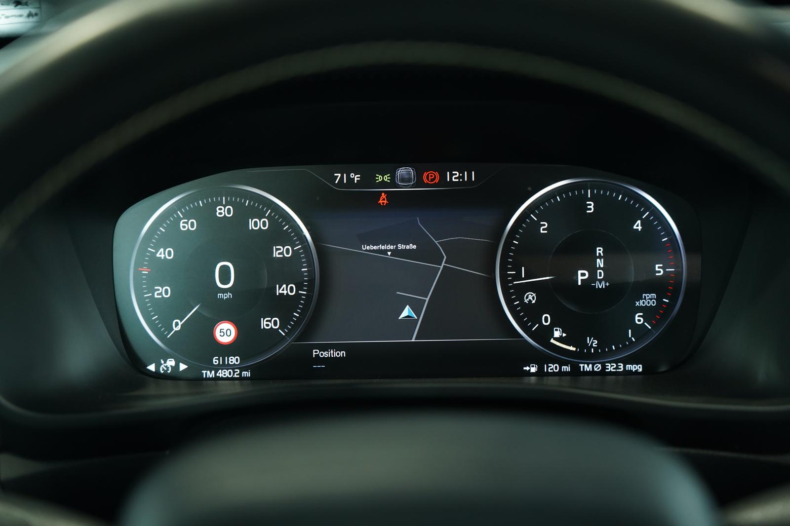 Volvo XC40 R Design 2WD *2.H *Digital *GSD *360° *H&K