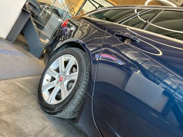 Jaguar XF *Keyless*AHK*BI-XENON*Leder*2-Zonen*