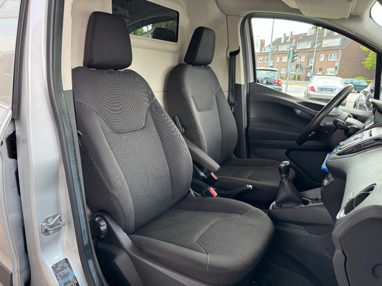 Fahrzeugabbildung Ford Transit Courier Klima/1.Hand