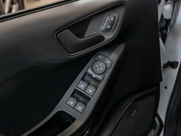 Ford Fiesta Cool & Connect Navi LED SHZ LHZ PDC