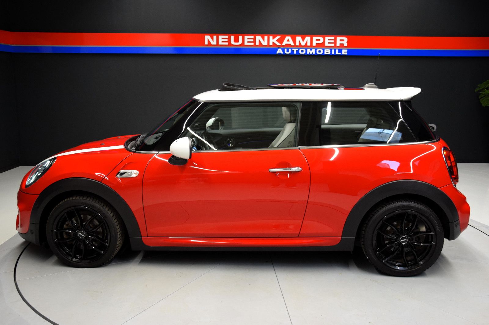 Fahrzeugabbildung MINI Cooper S Leder Panorama HeadUp ACC Works Paket