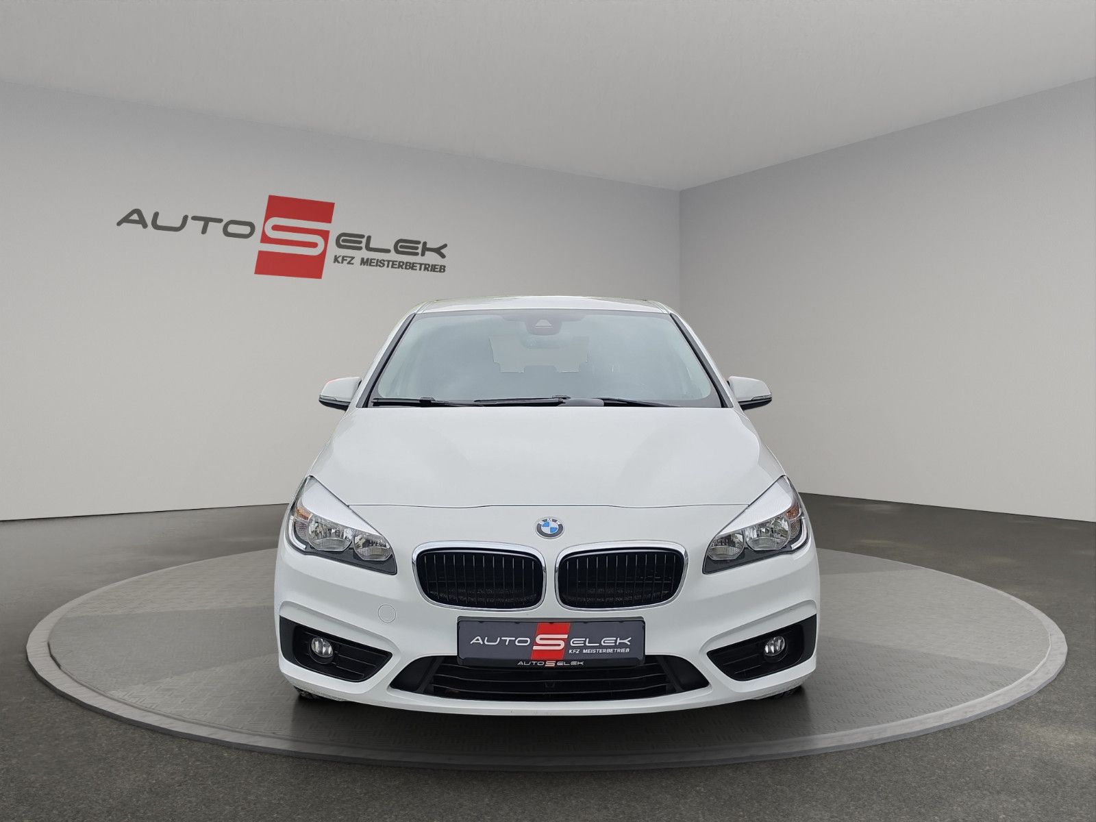 Fahrzeugabbildung BMW 218 2 Active Tourer 218 i TÜV SERVICE NEU