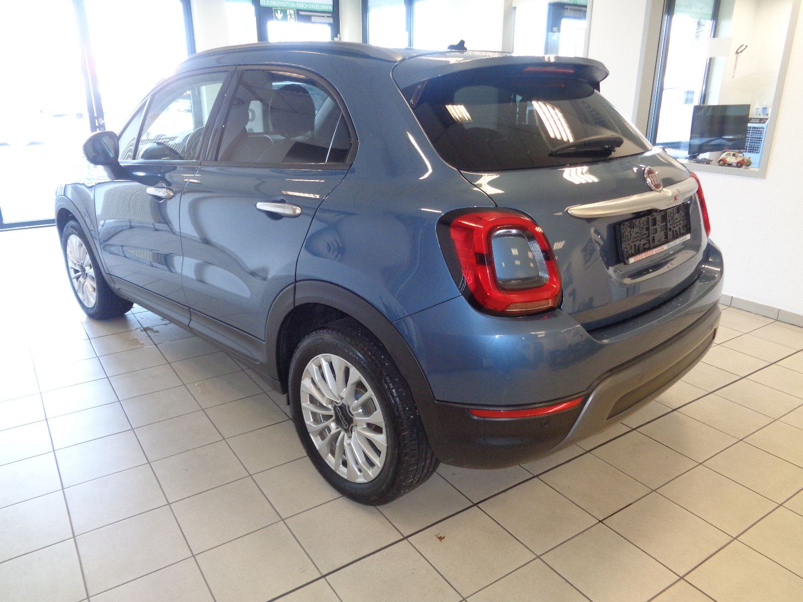 Fahrzeugabbildung Fiat 500X Cross / NAVI / KAMERA / 8-FACH / 1. HAND