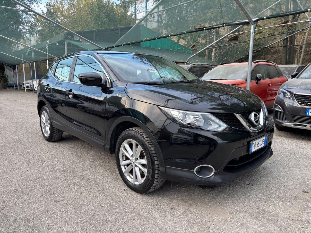 Nissan Qashqai 2015 — interior