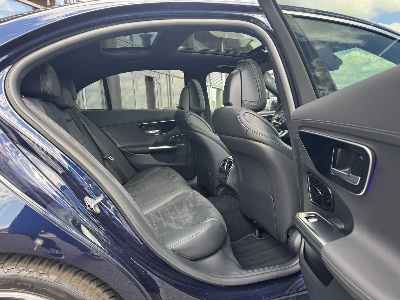 Fahrzeugabbildung Mercedes-Benz C 200 4M 9G AMG+Pano+DistrPro+AHK+360+ Ambiente