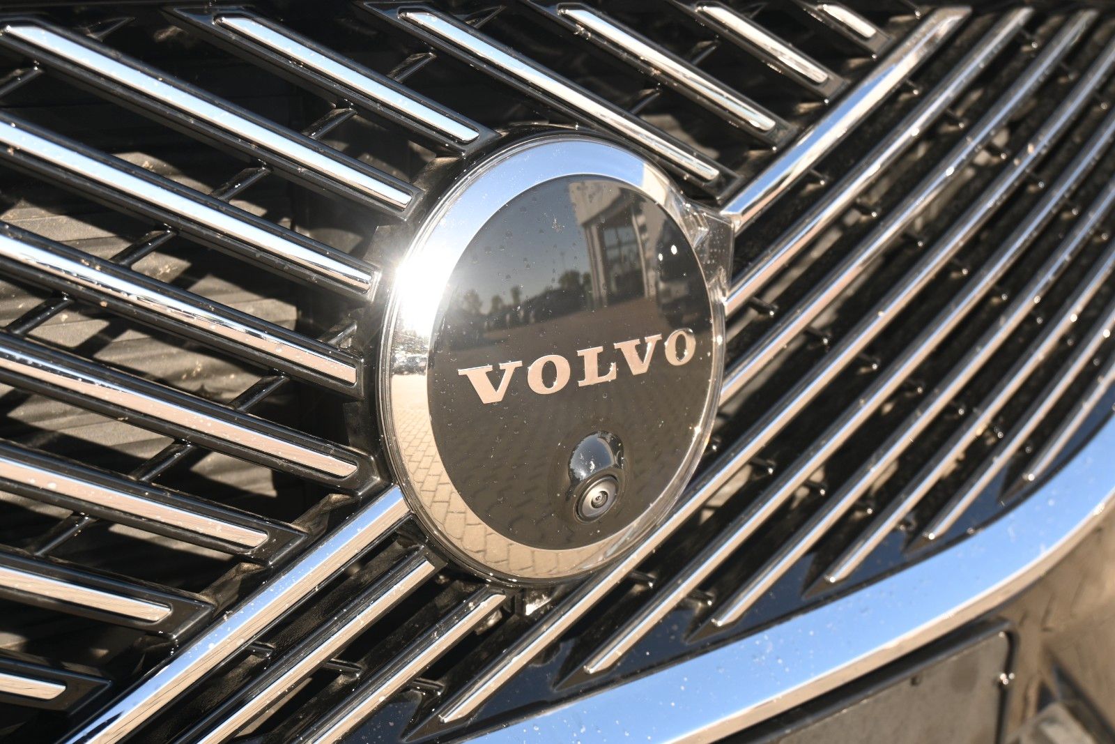 Fahrzeugabbildung Volvo XC60 T6 Plug-in Hybrid AWD Plus Bright*360°*ACC