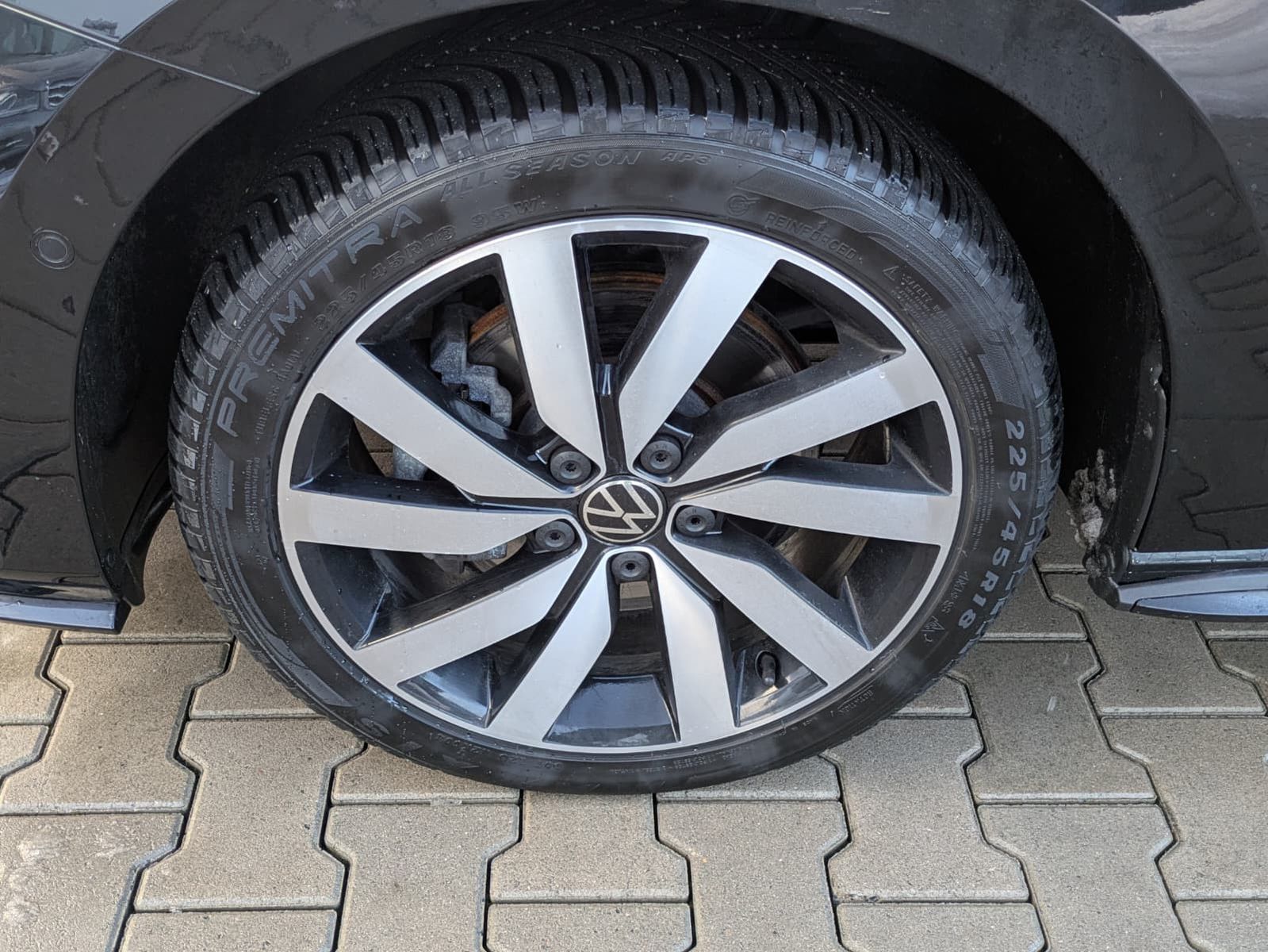 Fahrzeugabbildung Volkswagen Touran 2.0 DSG R-Line High. Pano 7-Si IQ.Dri AHK