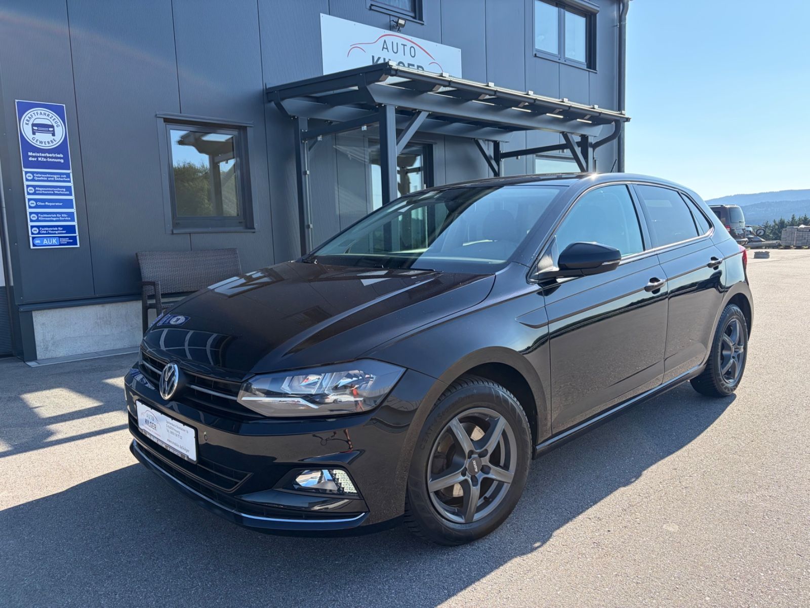VW Polo VI Highline DSG / PDC vo. + hi.