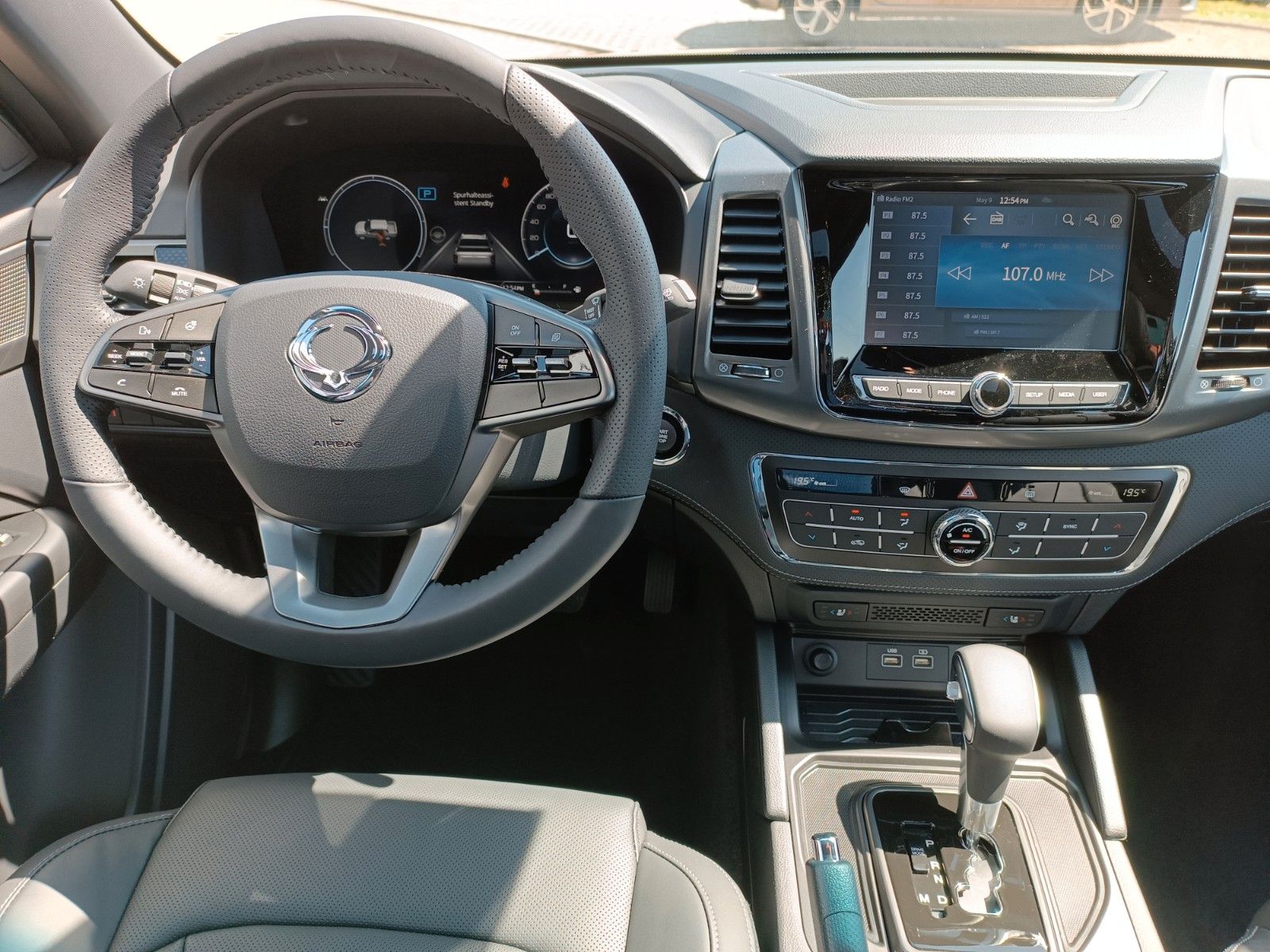 Fahrzeugabbildung Ssangyong Musso Grand BLACK AT 4x4 LEDER+XENON+SD+AHK
