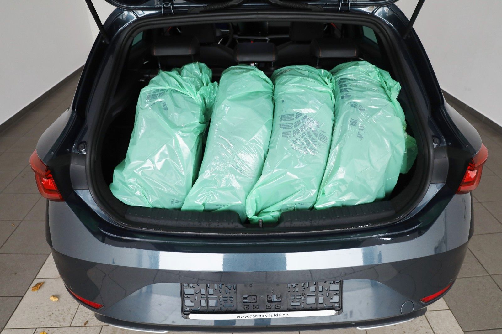 Fahrzeugabbildung SEAT Leon FR, Navi,LED,SH,Kamera,Panorama,ACC, SR+WR
