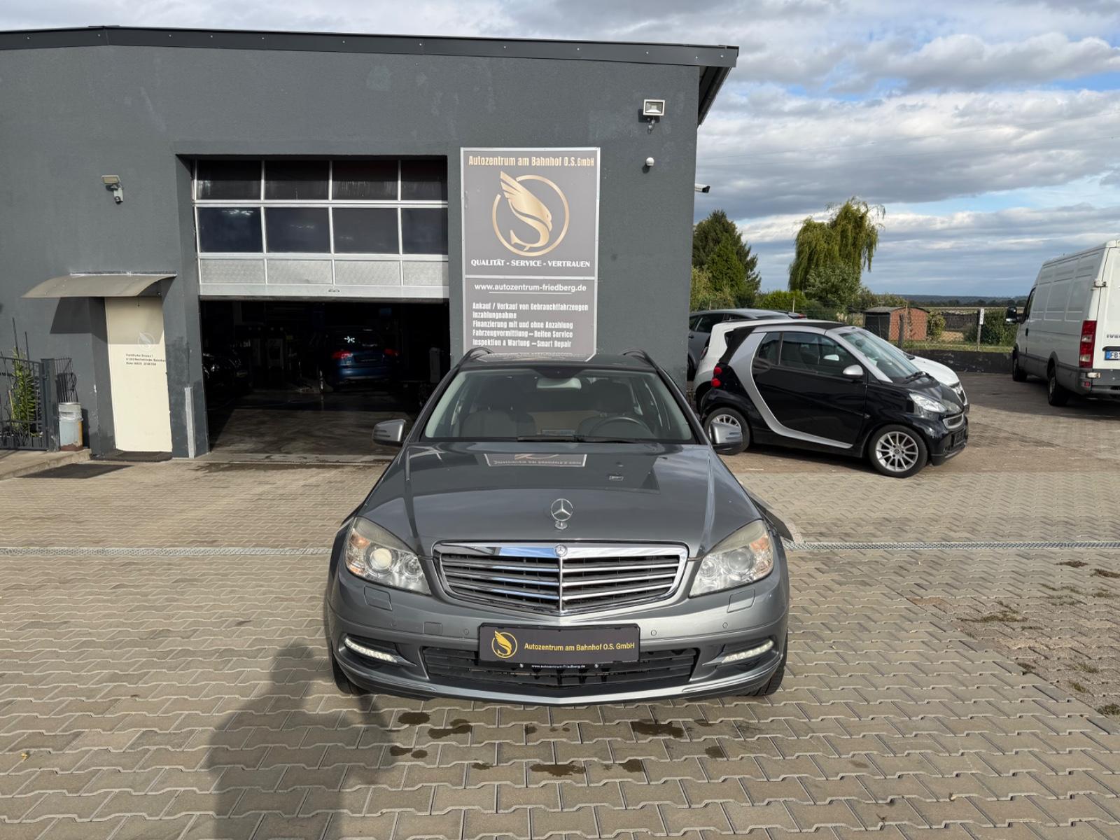 Mercedes-Benz C200 2010 — rear view