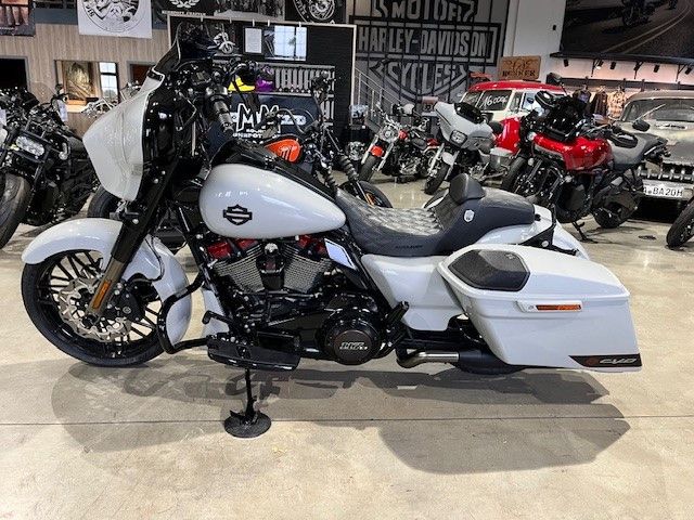 Fahrzeugabbildung Harley-Davidson CVO Milwaukee-Eight 117 mit einigen Umbauten