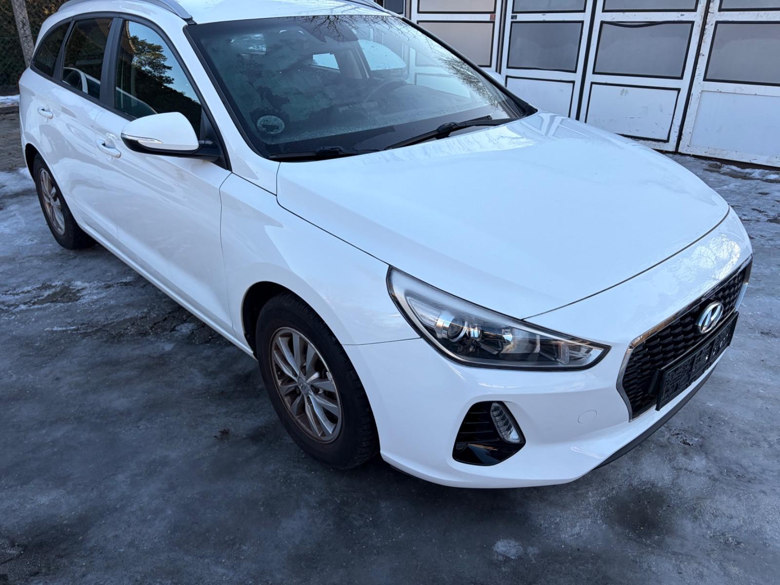 Hyundai i30 1.0 T-GDI AHK