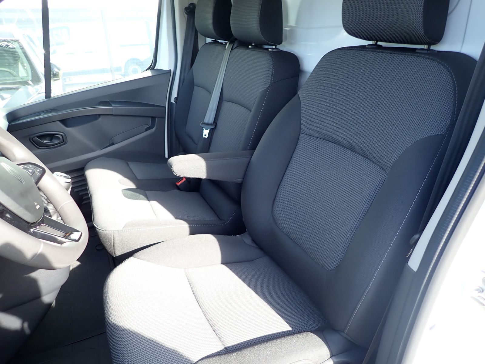 Fahrzeugabbildung Renault Trafic Lkw Komfort L1H1 3,0t Blue dCi 130 MY24