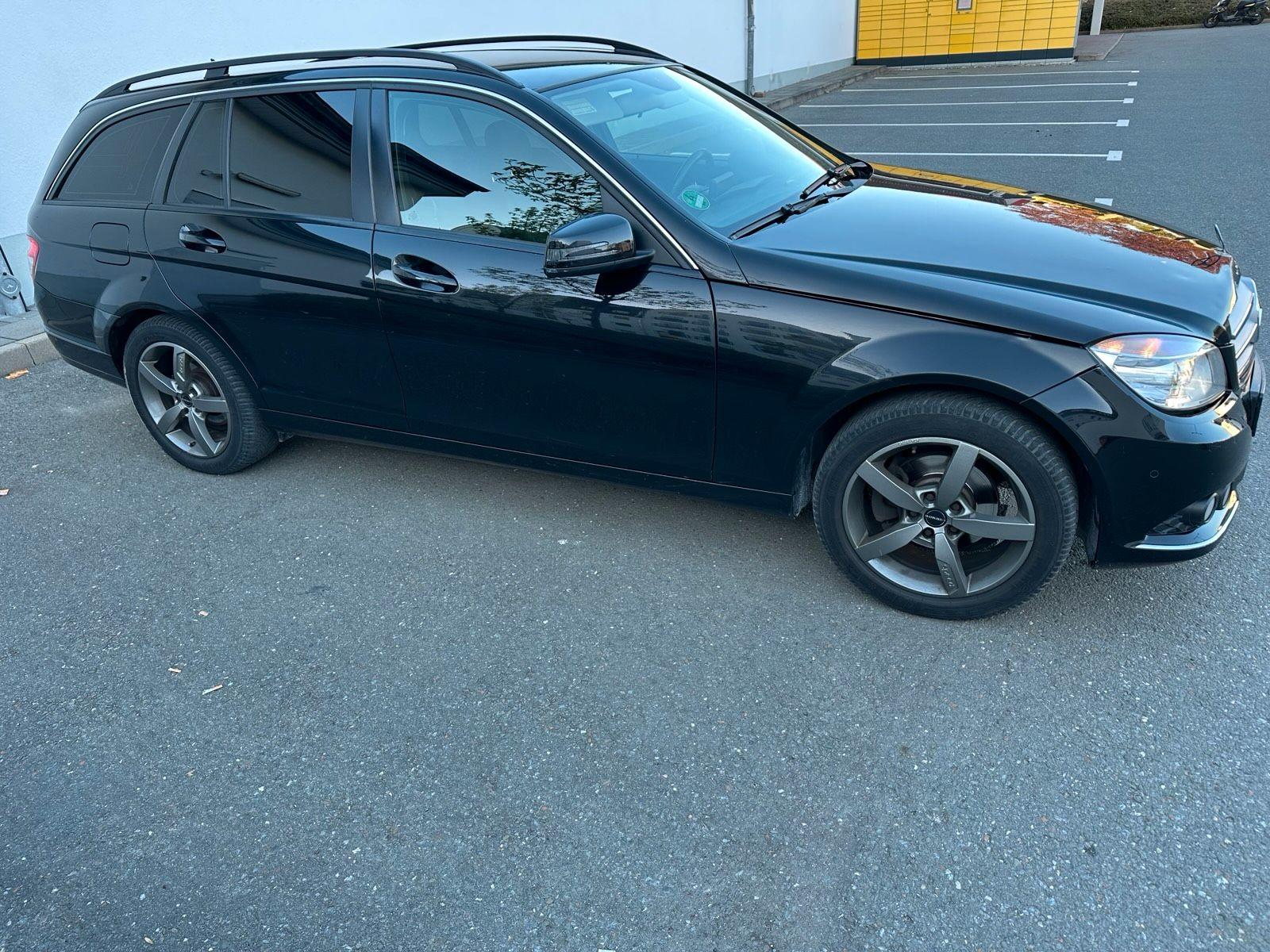 Mercedes-Benz C220 2010 — rear view