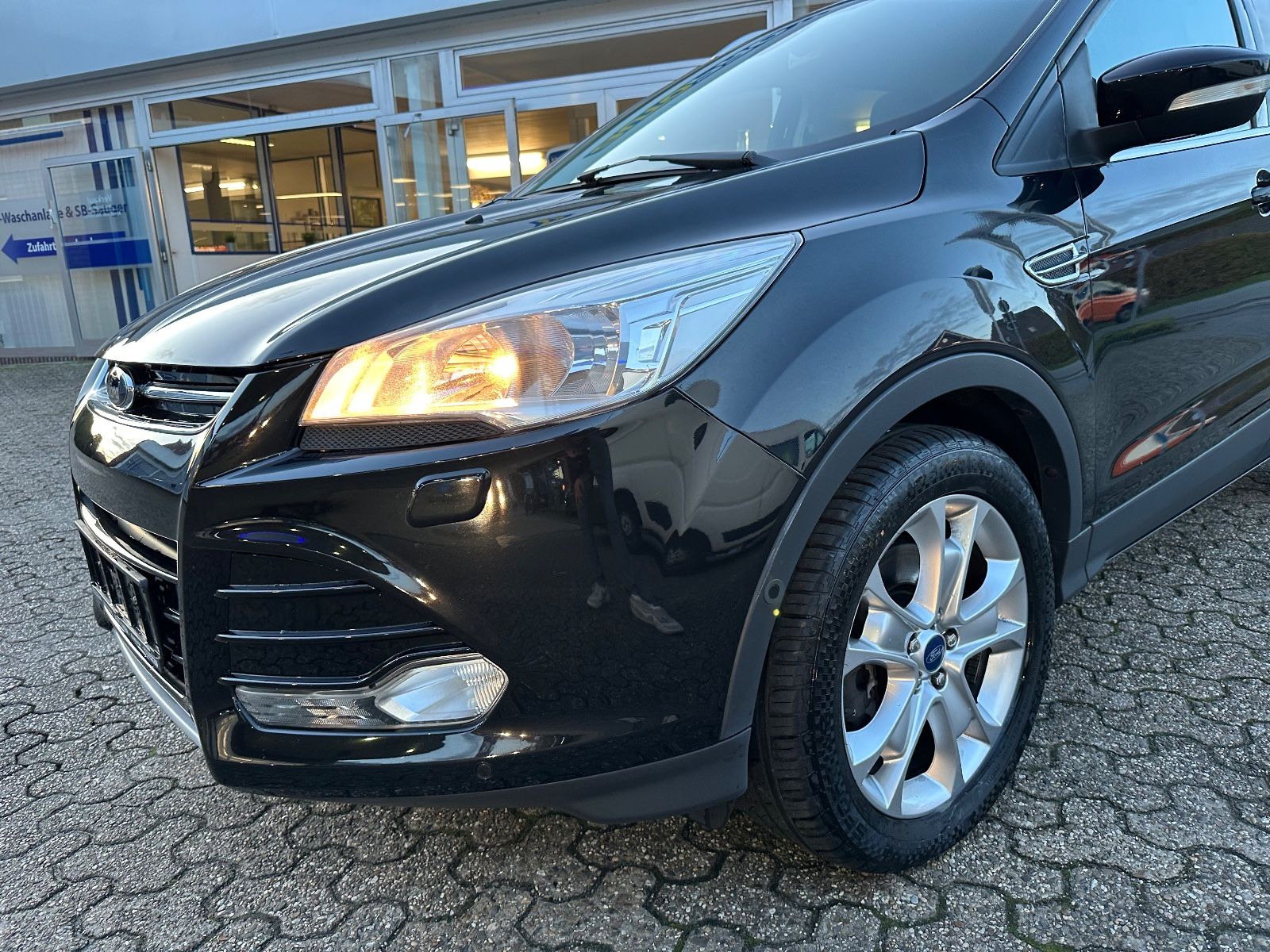 Fahrzeugabbildung Ford Kuga 2.0 TDCi Titanium AHK/Navi/SHZG/GRA