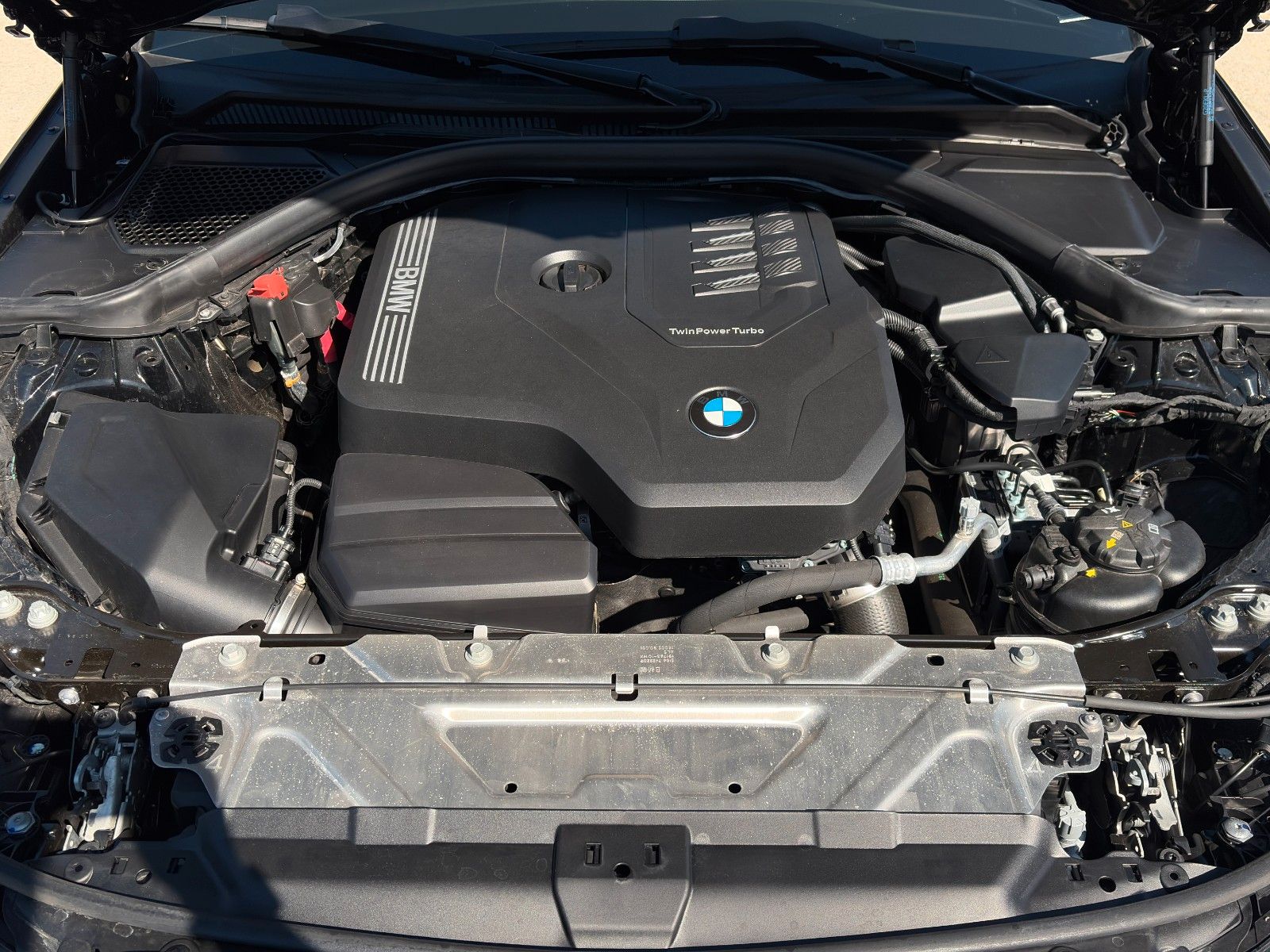 Fahrzeugabbildung BMW 318i Limo Autom. SHZ LED LKA TEMP CarPlay Navi