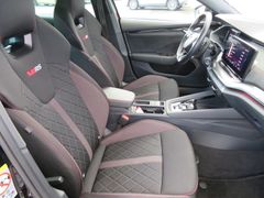 SKODA Octavia Combi 2.0 TDI RS 4x4 DSG Reise Ahk Navi SKODA Octavia Combi 2.0 TDI RS 4x4 DSG Reise Ahk Navi