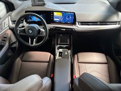 Fahrzeugabbildung BMW 218i Active Tourer M Sport--ACC/Travel/Pano/Head