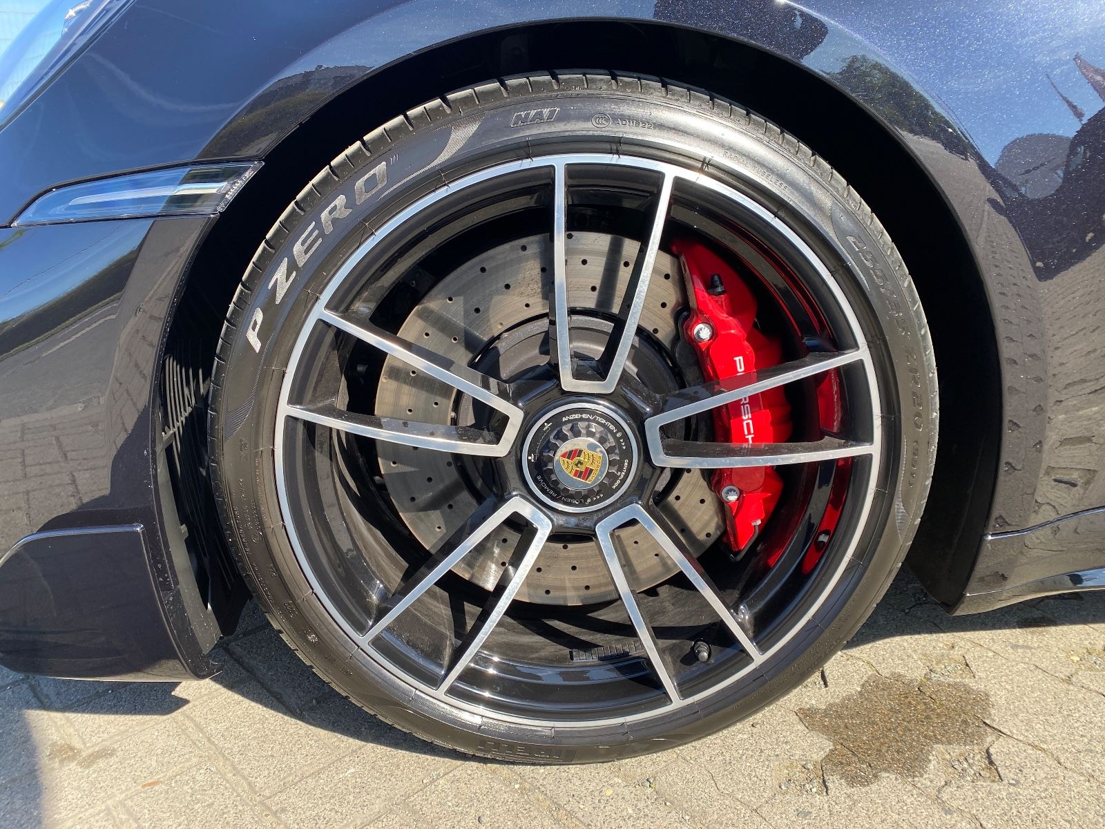Fahrzeugabbildung Porsche 992 Turbo/Lift/Carbon Dach/Aero-Kit/360°Kamera