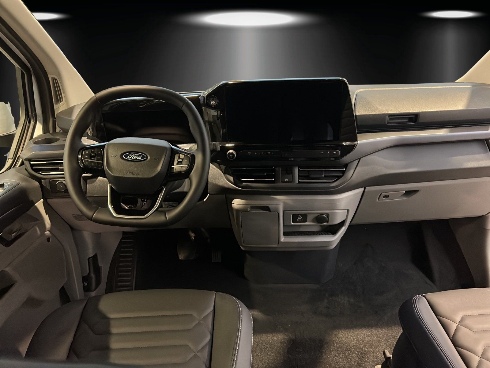 Fahrzeugabbildung Ford Tourneo Custom Titanium elekt. Tür Techn. Pak.