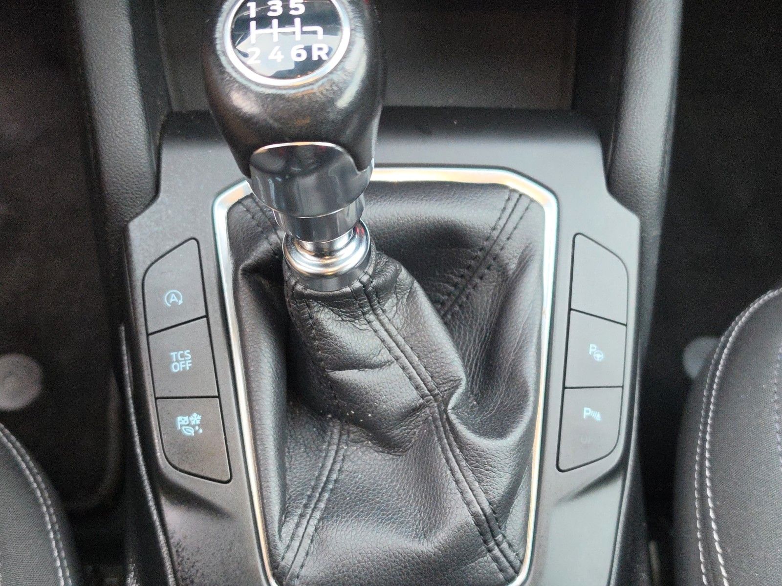 Fahrzeugabbildung Ford Focus Turnier Titanium Navi Kamera
