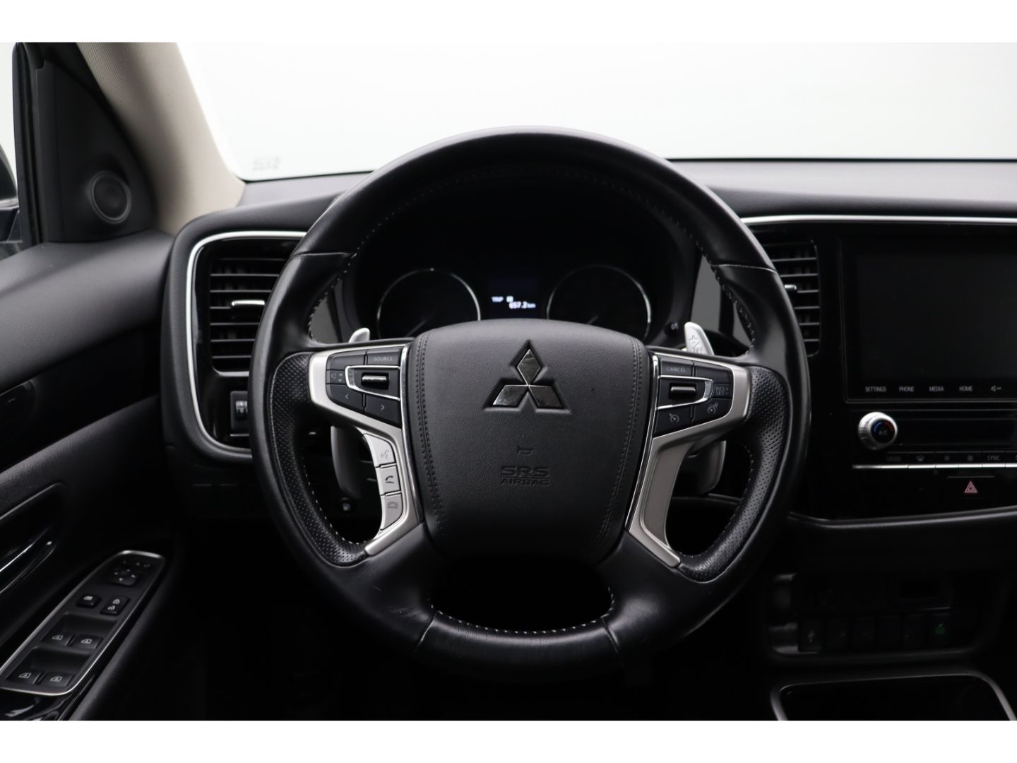 Fahrzeugabbildung Mitsubishi Plug-in Hybrid Outlander PHEV 2.4 Basis 4WD