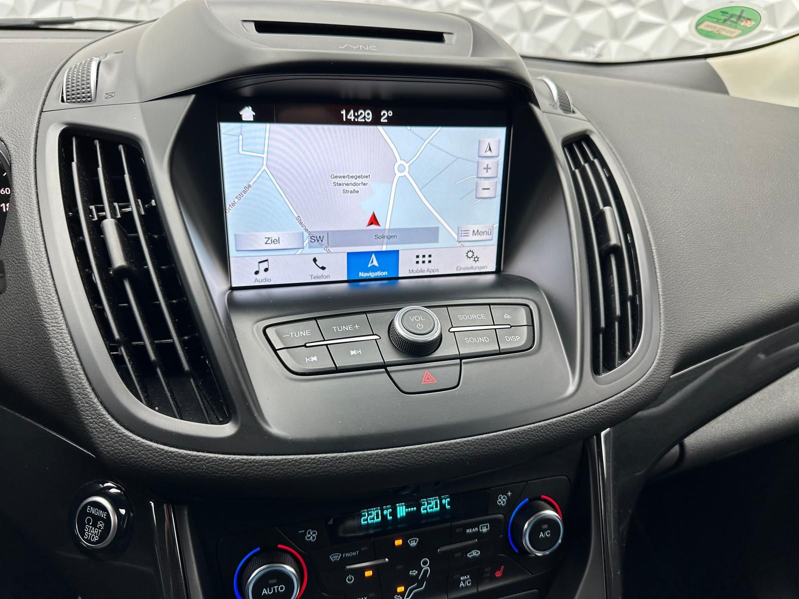 Fahrzeugabbildung Ford KUGA TITANIUM 1.5/KEYLES/LED/AMBI/NAV/SITZHZ/TSA