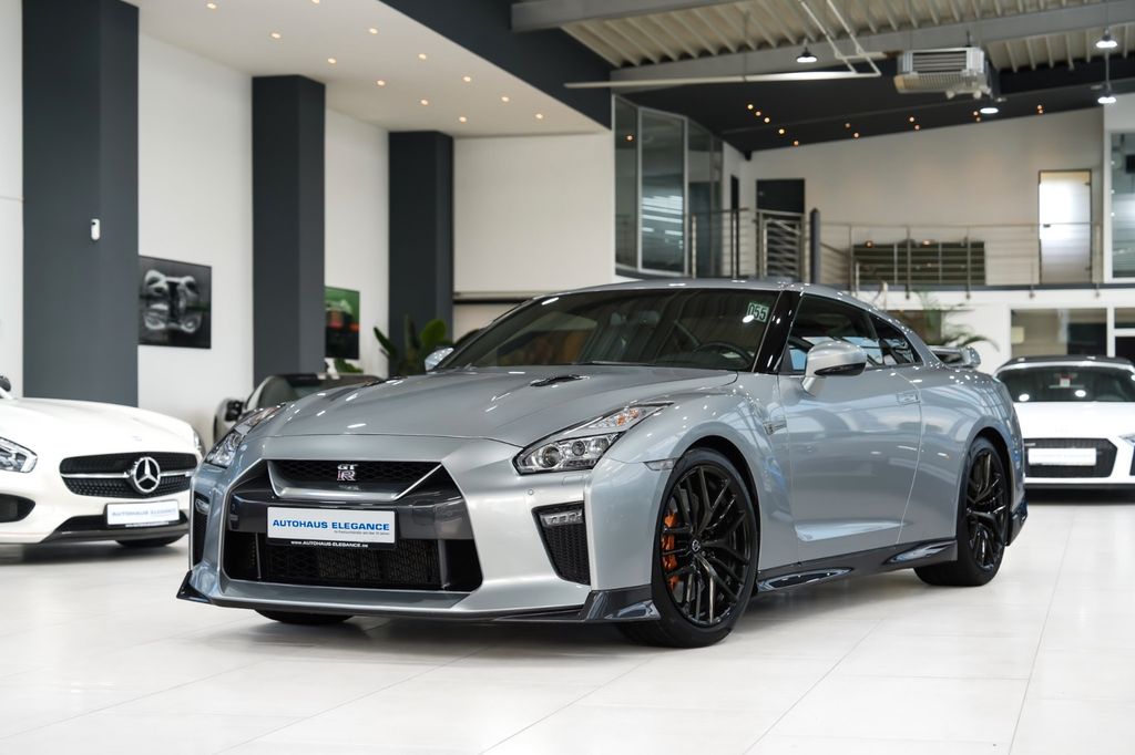 Image of Nissan GT-R