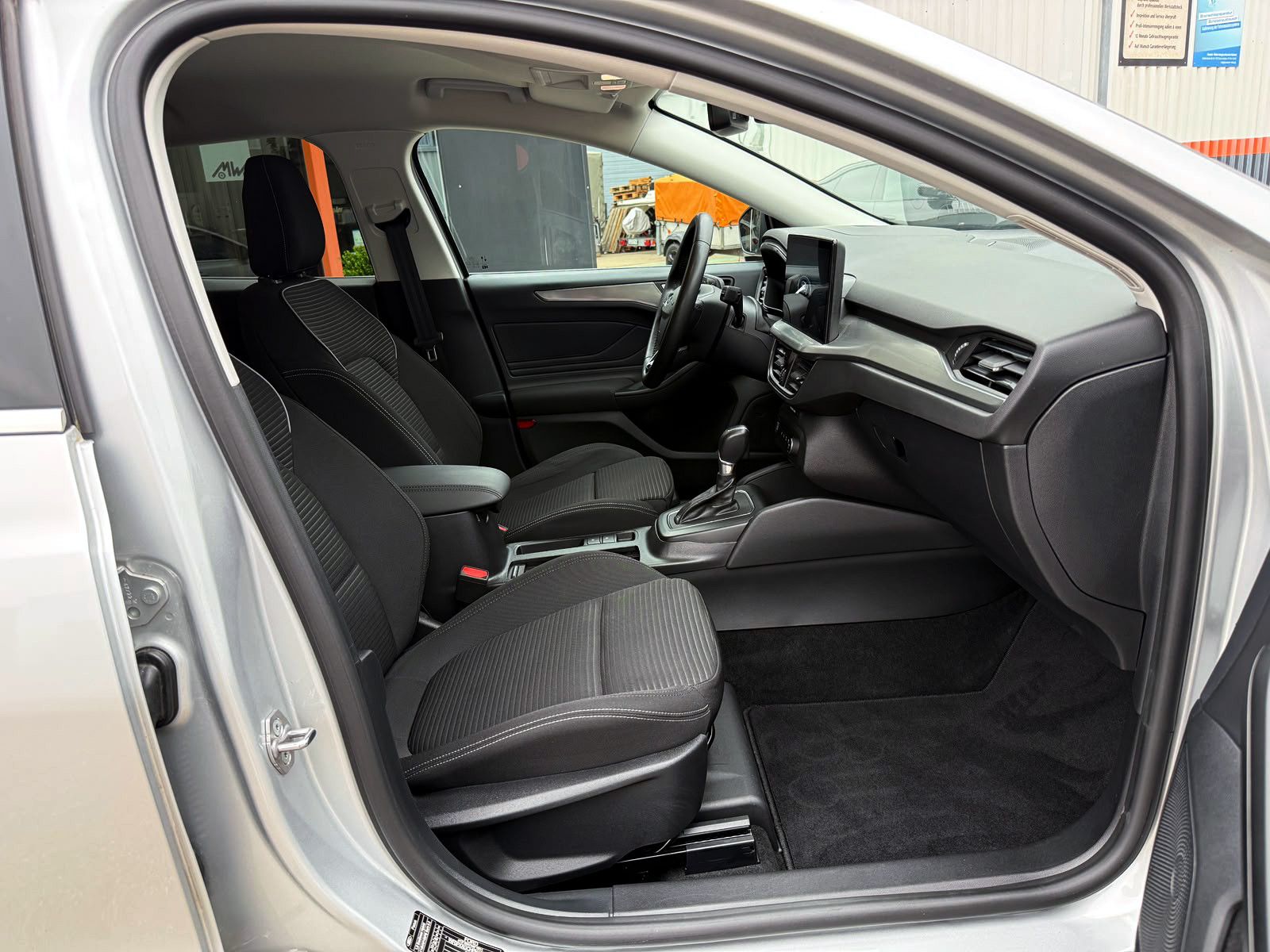 Fahrzeugabbildung Ford Focus Turnier 1.0 EB Titanium AHK ACC KAM B&O BT