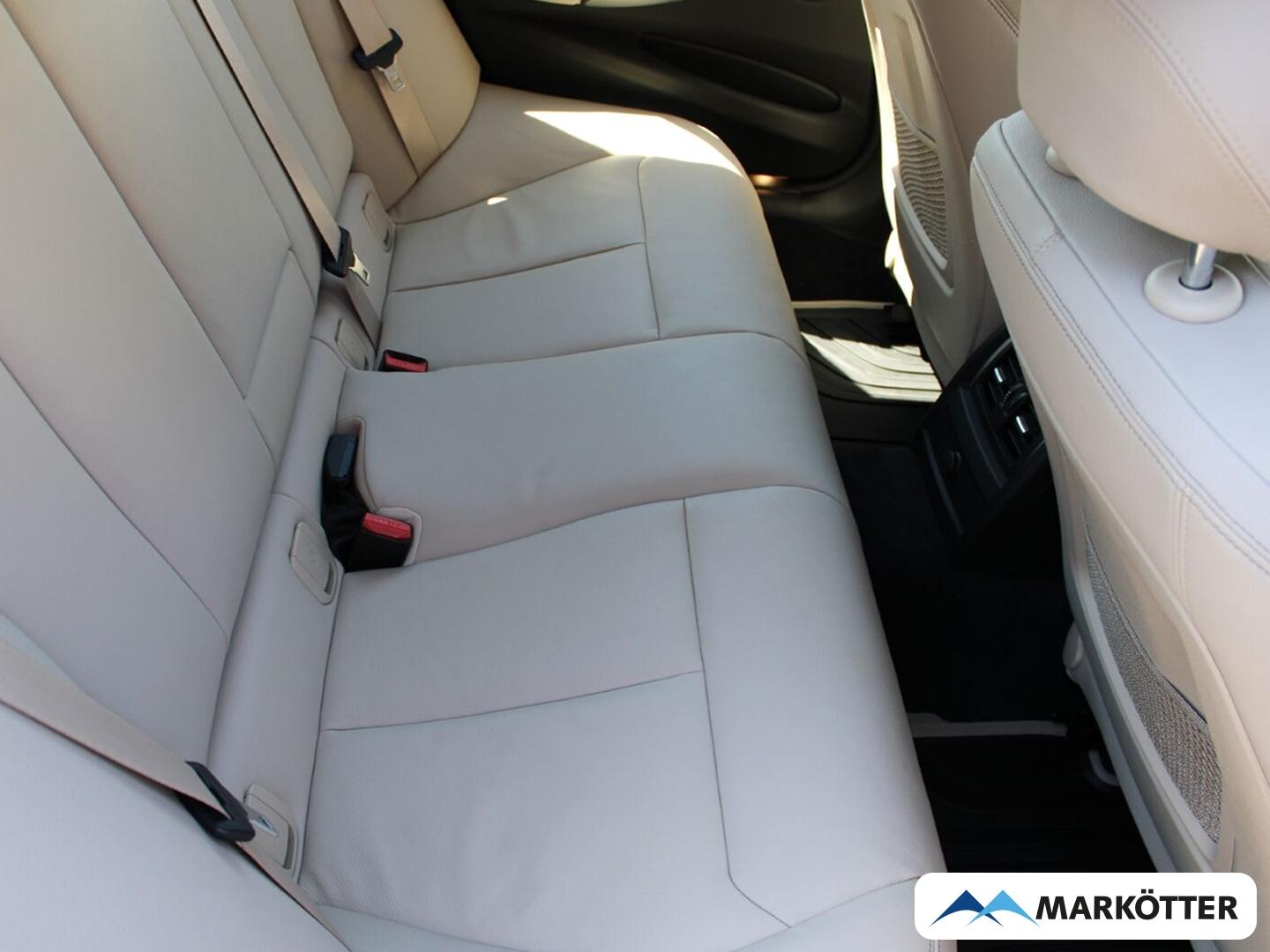 BMW 318 i Sport Line Shadow Touring SHZ/PDC/PDC