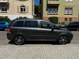 Opel Zafira 1.8 Design Edition Design Edition - gebrauchte Opel Zafira aus dem Jahr 2010