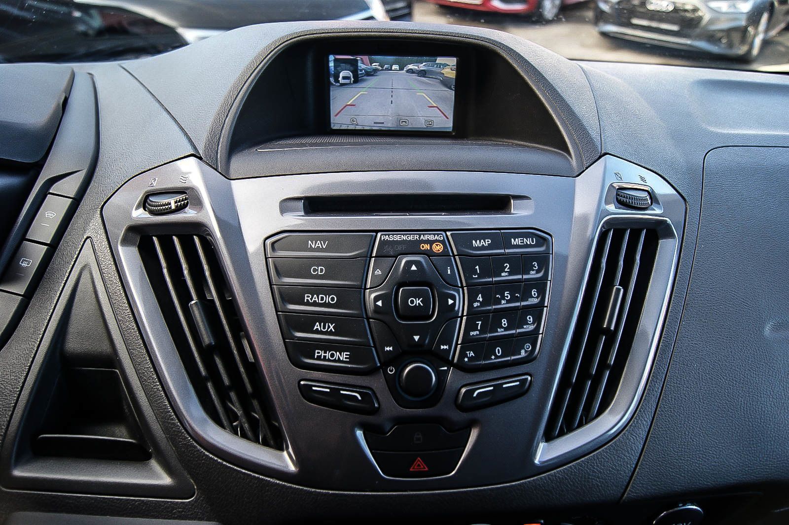 Fahrzeugabbildung Ford Tourneo Custom 2.0TDCi Auto 8-SITZE NAVI 1.HAND