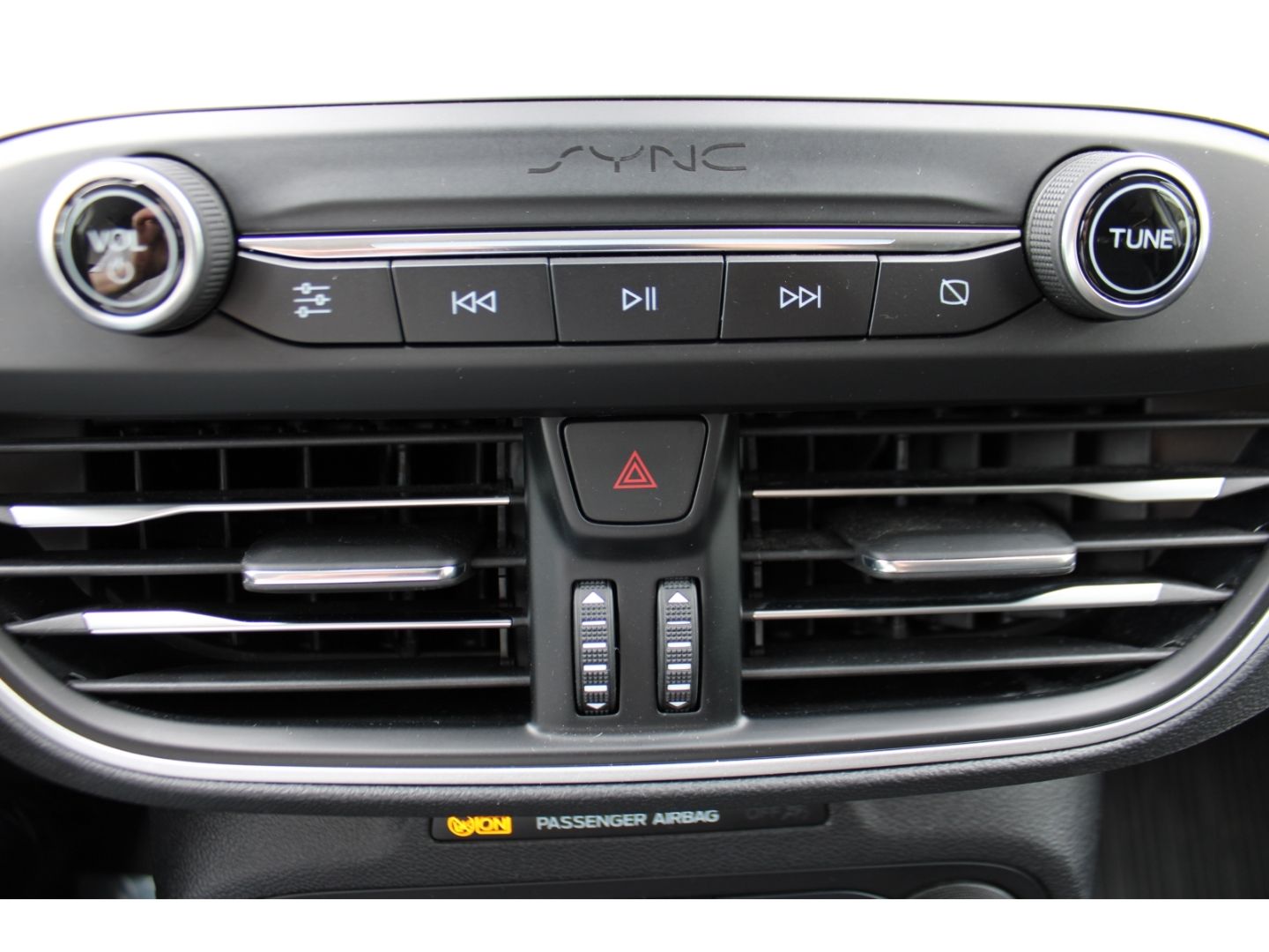 FORD Focus Turnier Cool&Connect 1.0 EcoBoost Navi AHK - Image 25
