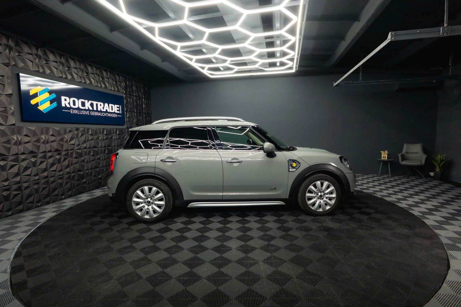 Fahrzeugabbildung MINI COOPER SE Countryman All4 | Pano | ACC | Plug-In