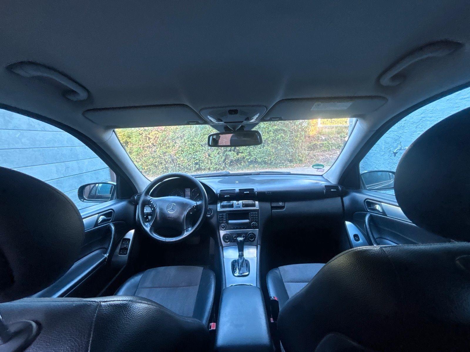 Mercedes-Benz 220 2004 — photo 10