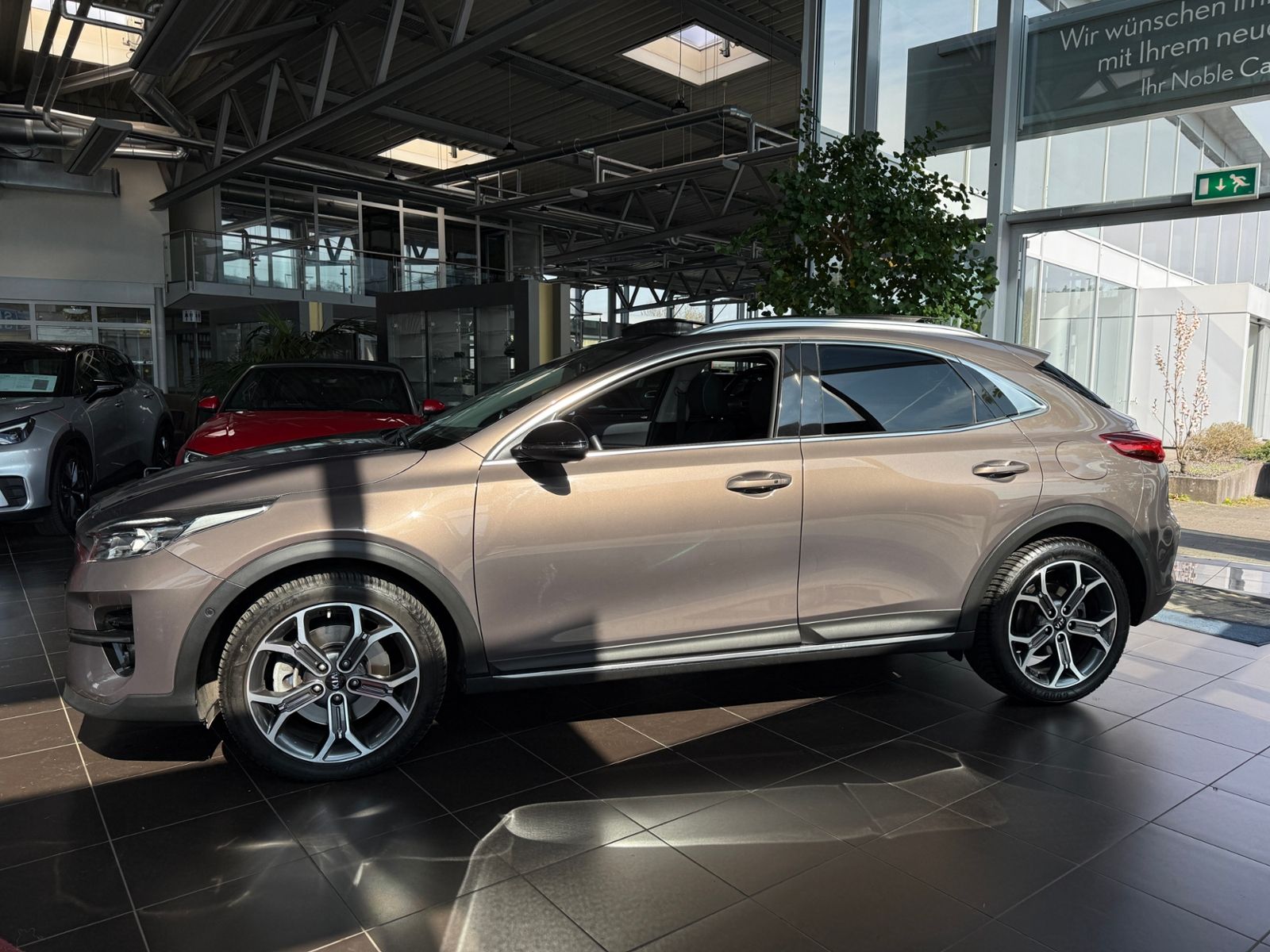Fahrzeugabbildung Kia XCeed Platinum Edition PANO LEDER LED NAV SHZ
